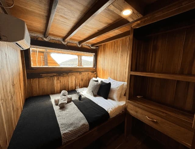 Deluxe cabin