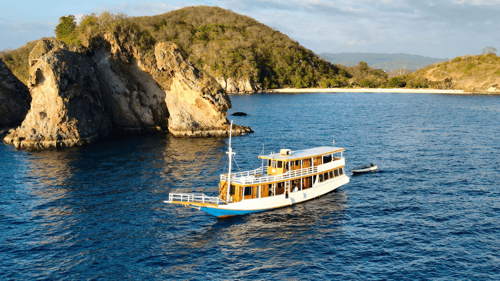 barco pandawa labuan bajo