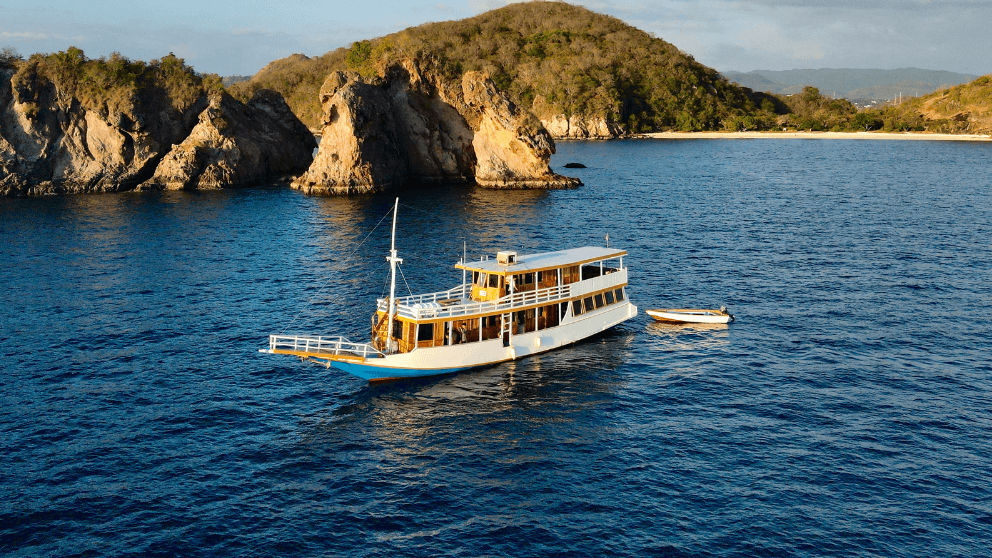 boat pandawa labuan bajo